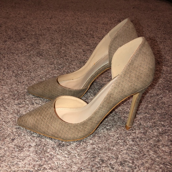 Heels. - Picture 2 of 4